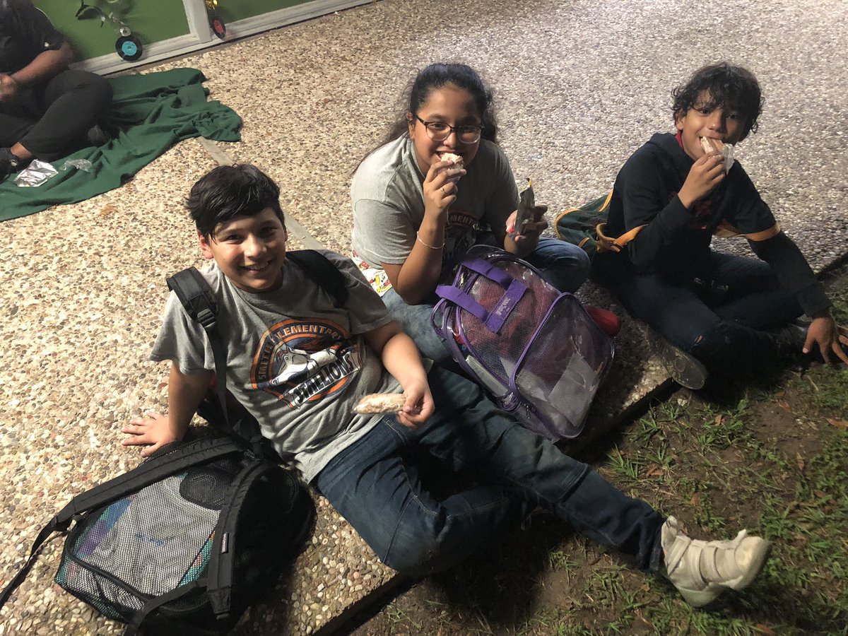 KariDierks's tweet image. We now made it to breakfast break! @smithacad Midnight 🕛 Night School #lovethesestudents #5thgrademagic