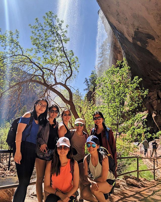 maggieeelee's tweet photo. Christina’s bride tribe 👰 💐 💒 #xxxtinabachelorette https://t.co/LbWD4XXmUW https://t.co/OXKF4MQWCv