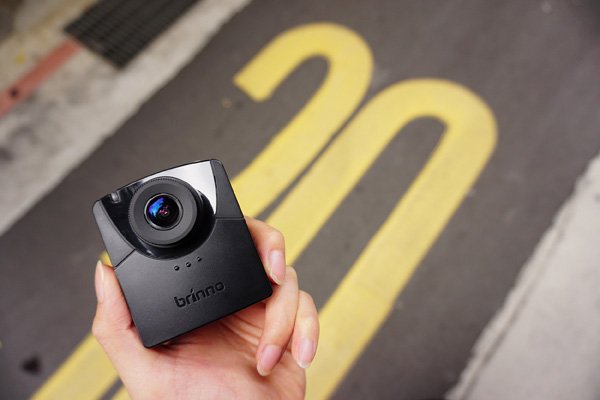 notebookitalia's tweet photo. Brinno TLC2000 è una nuova videocamera compatta che supporta la registrazione video in time lapse, step video e stop motion. Già in vendita in Italia a 349€ (su Amazon) https://t.co/n7aIsaIKoW #brinno #fotografia #timelapse #stepvideo #stopmotion #videocamera #ipergo #amazon https://t.co/eBAGzORwbd