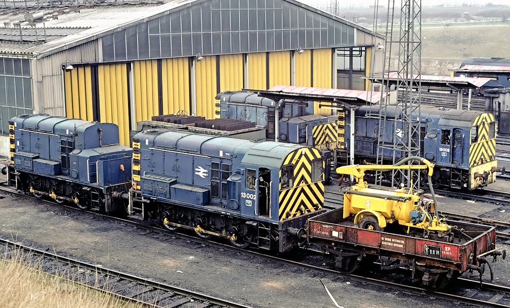RailwayCentral's tweet photo. #ShunterSaturday.... #TinsleyTMD based #Class13's "Master & Slave" 13001/#D4501 (original #Class08 no's (M) #D4190 (S) #D4189) pwfu 1/85 scrpd 5/85 #BREL #Swindon & 13003/#D4500 (original 08 no's (M) #D4188 (S) #D3698) pwfu 1/85 scrpd 9/86ย BREL #Doncaster ๐ธ#GrahamWilliams https://t.co/cV5KDfyWwd