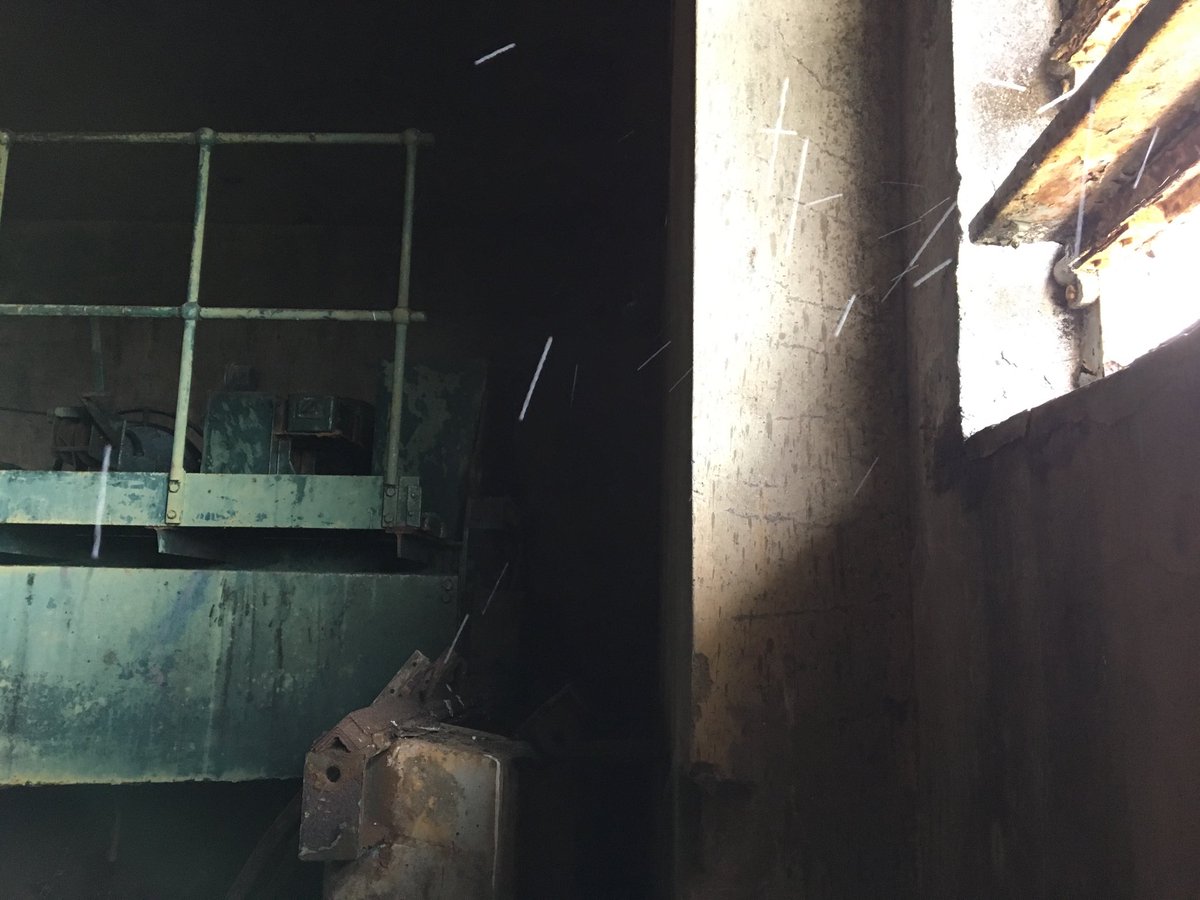 DP40days's tweet image. Hailstones bouncing through the vent in the Old Saladins at #Benrinnes yesterday. At least, that’s what I saw #dram19 My phone saw little white straws. #technologyfailure