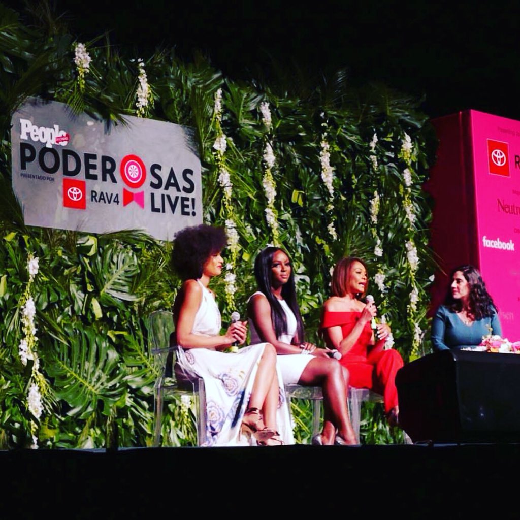 Dayanara171's tweet image. Went to #poderosaslive beautiful