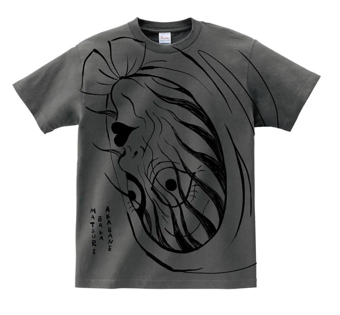 ジャケット等のインナーとして着用すれば、ソレが奇異なTシャツだということが「バレない」ことを重視してデザインしてみました。

「バレない」どころか、部分的にチラ見える線画が抽象的なデザインだと錯覚され、「オシャンティー」な印象を相手に与える可能性すらあるのです。 