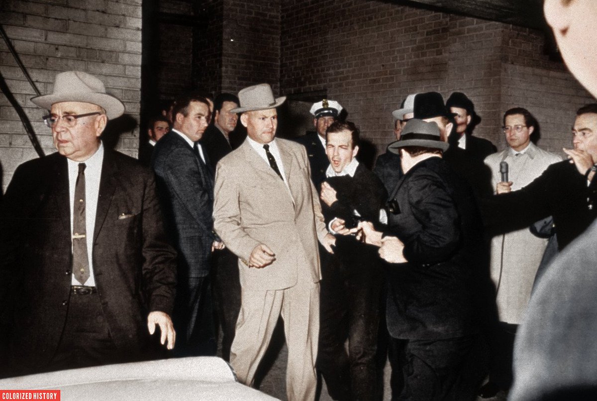 DiscussAmericaN's tweet image. Is the Democratic Party to Black Americans what the Dallas Police Department was to Lee Harvey Oswald?

For the first time in Minnesota&apos;s 161 year history, a cop was found guilty of murder.
facebook.com/47845978567316…

@Trial2020