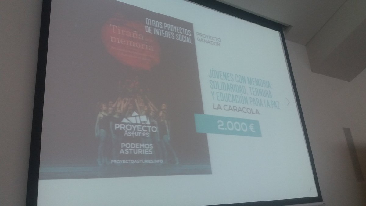 PodemosAsturies's tweet photo. .@RoxelioCrespo entrega el premio de 2.000 euros de #ProyectoAsturies a La Caracola https://t.co/28QSId32Ue