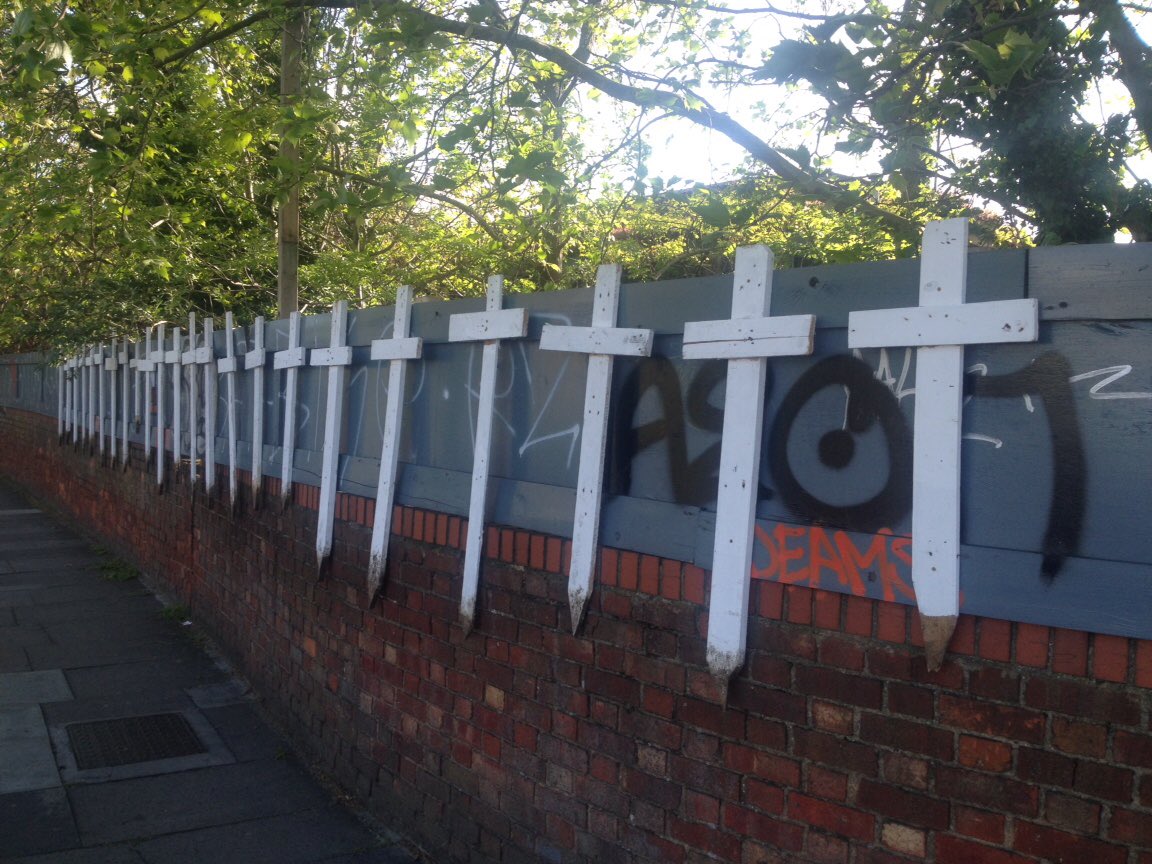 Crosses at No1 Creekside one of Lewishames next developments where mature trees mitigate the affects of pollution & their partnership with developer has Poor doors and no social housing - detail here: crossfields.blogspot.com/2019/04/no1-cr… #Lewishame