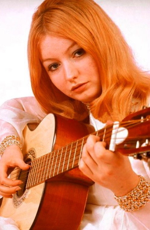 Geñiz cumpleaños / Happy Birthday Mary Hopkin (03/Mayo/1950) 