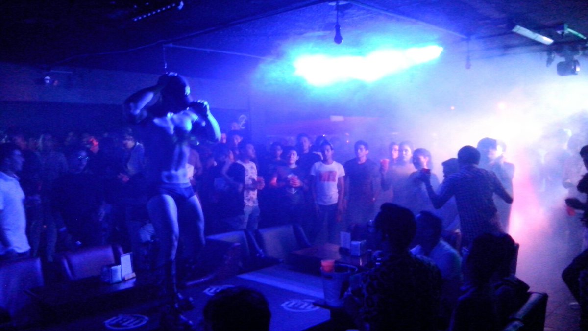 11onceclub's tweet photo. Tenemos Gogos desde 1am con show continuo hasta las 4am
#ViernesDeExxxceso #MeEncantaOnceOnce #GayCancún https://t.co/x9s4mtF7xF