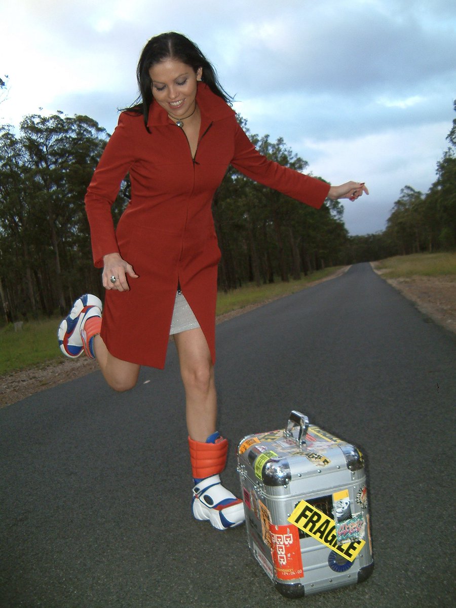 djBeXta's tweet photo. I was going through my old files and found some never-before-seen shots from some shoots!! #bextadj #bextamixology #djlife #flashback #throwback #moonboots https://t.co/h3pSFKBaJ4