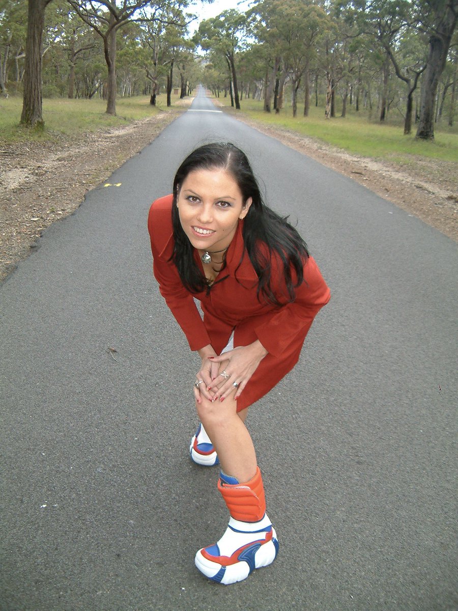 djBeXta's tweet photo. I was going through my old files and found some never-before-seen shots from some shoots!! #bextadj #bextamixology #djlife #flashback #throwback #moonboots https://t.co/h3pSFKBaJ4