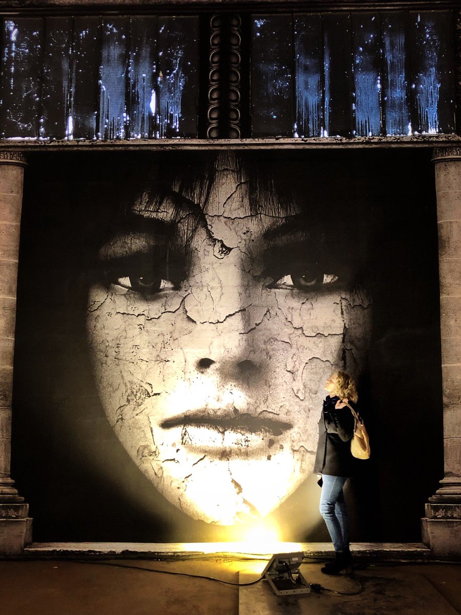 Blandine_42's tweet image. Hier soir j’ai eu le plaisir de découvrir la 1ère édition du #peinturefraichefestival  
dédié au #streetart à la halle Debourg à #Lyon !
C’est jusqu’au 12 mai et je vous conseille vivement d’y aller 🙌😍
@villedelyon @OnlyLyon @grandlyon #onlylyon