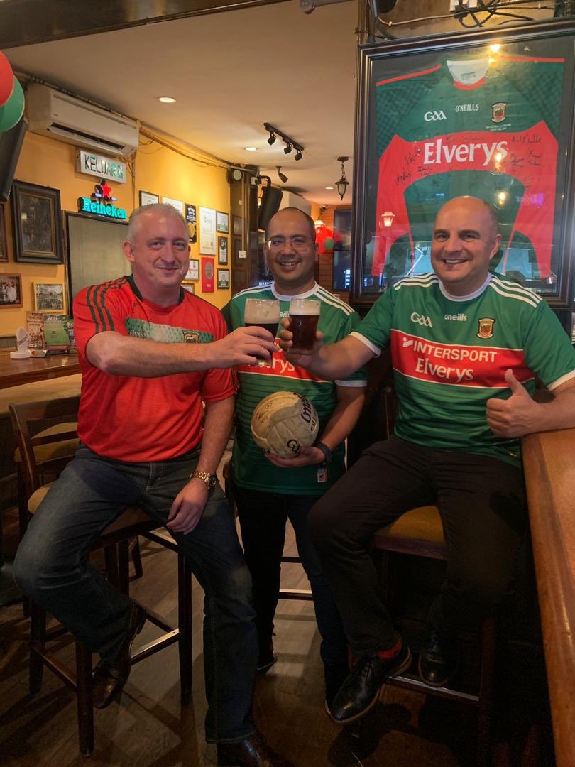 HealyMacs's tweet photo. Happy #MayoDay from all the gang in Healy Mac’s #Malaysia 💚❤️ https://t.co/EjaQThpozb
