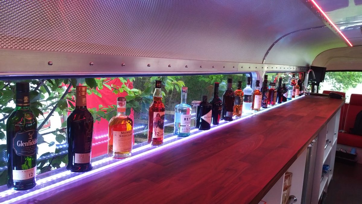 TheCocktailBus's tweet image. If you're in #Oxfordshire #Cotswolds pop over to Heath Farm (OX7 4BN) and have a cocktail with us - free wedding &amp;amp; event showcase 10-4pm TODAY!