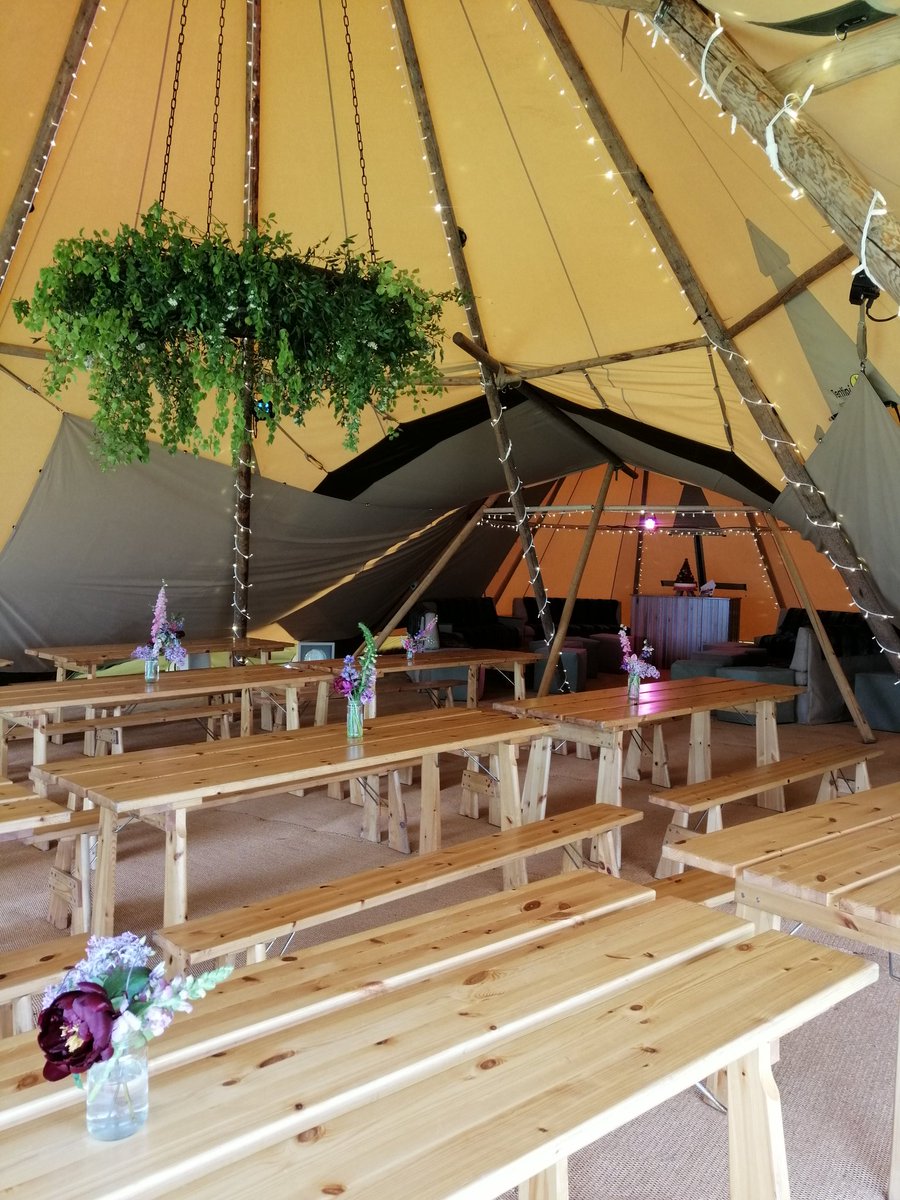 TheCocktailBus's tweet image. If you're in #Oxfordshire #Cotswolds pop over to Heath Farm (OX7 4BN) and have a cocktail with us - free wedding &amp;amp; event showcase 10-4pm TODAY!