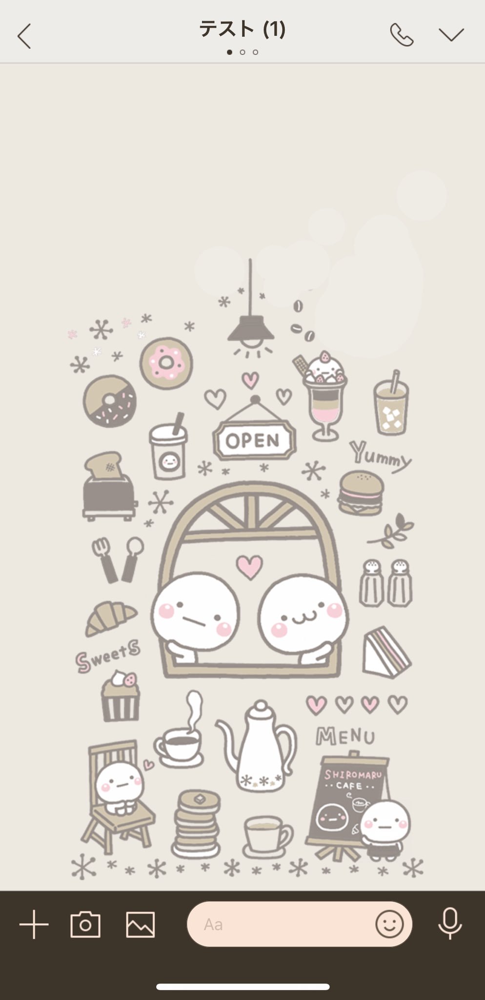 いしいともこ しろまる 着せ替えの壁紙を無料配布致します 機種によって画像が小さくなっている場合はこちをご利用下さい 設定は画像を保存し トークルームを開き右上をタップ 設定 背景デザイン アルバムから設定できます もちろん Line以外の