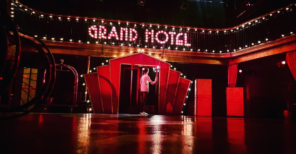 ShentonStage's tweet photo. Thrilled last night to see the final performance of @TheLSMT's GRAND HOTEL, one of my favourite musicals, at @BridewellCentre, seamlessly directed by GRAHAM HUBBARD @Gray_Hub with vivacious movement throughout by @Cristian_Valle, full of sweeping theatricality &amp; cinematic flair. https://t.co/52VPghho9l