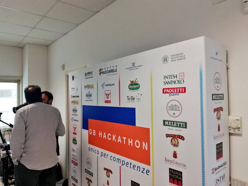 ToBe_srl's tweet photo. Al via il #GBHackthon ad #AscoliPiceno ๐
๐ Lโobiettivo รจ quello di portare sul mercato servizi innovativi, volti ad ampliare quelli giร offerti dal Gruppo #Bucciarelli ed aprire nuovi canali di mercato utilizzando il web
#ToBePartner con @Angi_tech
#innovazione @BucciarelliFra https://t.co/nVH86jm4uA