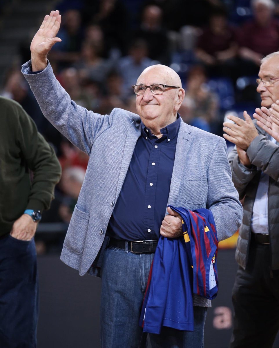 baskonia - Xabier Añua será homenajeado durante el descanso del FC Barcelona-Kirolbet Baskonia D5tQEqgWsAAU-0W