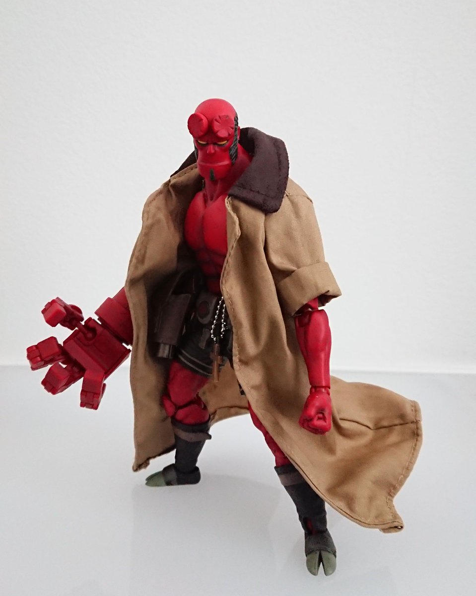 Twoucan Hellboy の注目ツイート モデル