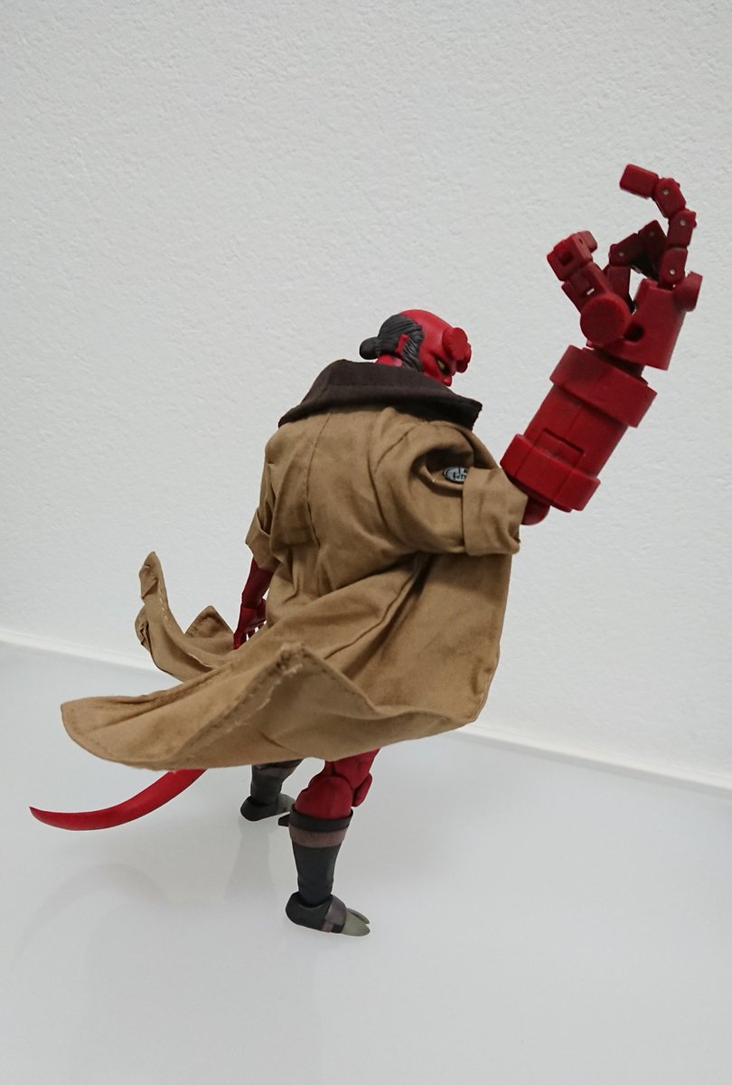 Twoucan Hellboy の注目ツイート モデル