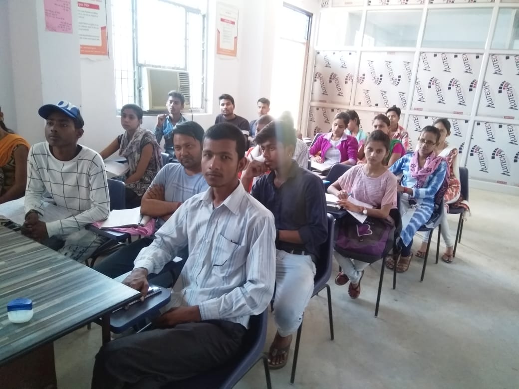 upsdm_vispl's tweet photo. Ongoing training sessions at our UPSDM Kasganj centre. #UPSDM @MSDESkillIndia @visionindiaspl https://t.co/cYxsd2UUVP