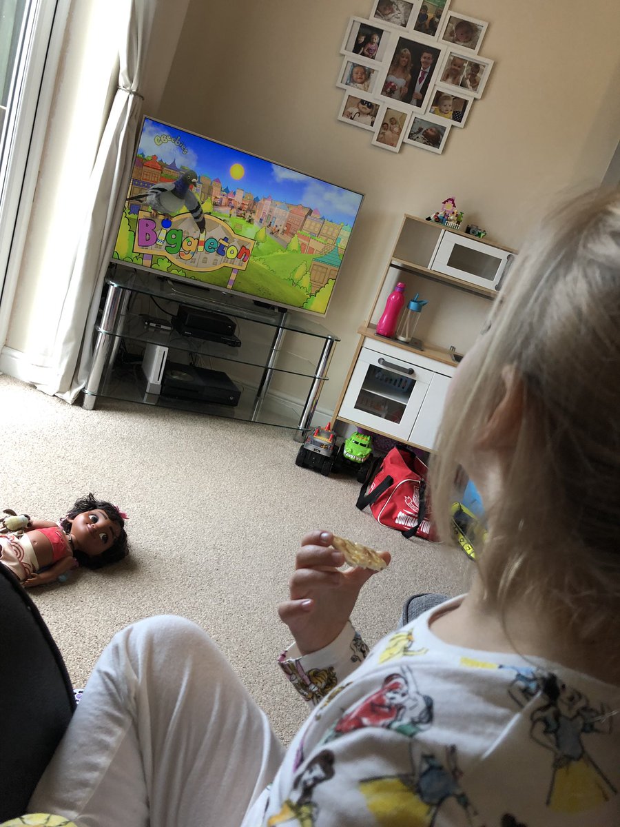Ireland30L's tweet photo. My girl loves watching @EamonnHolmes on Biggleton!! Great singing! 🥰 @CBeebiesHQ @RuthieeL https://t.co/L26P3CC2jp