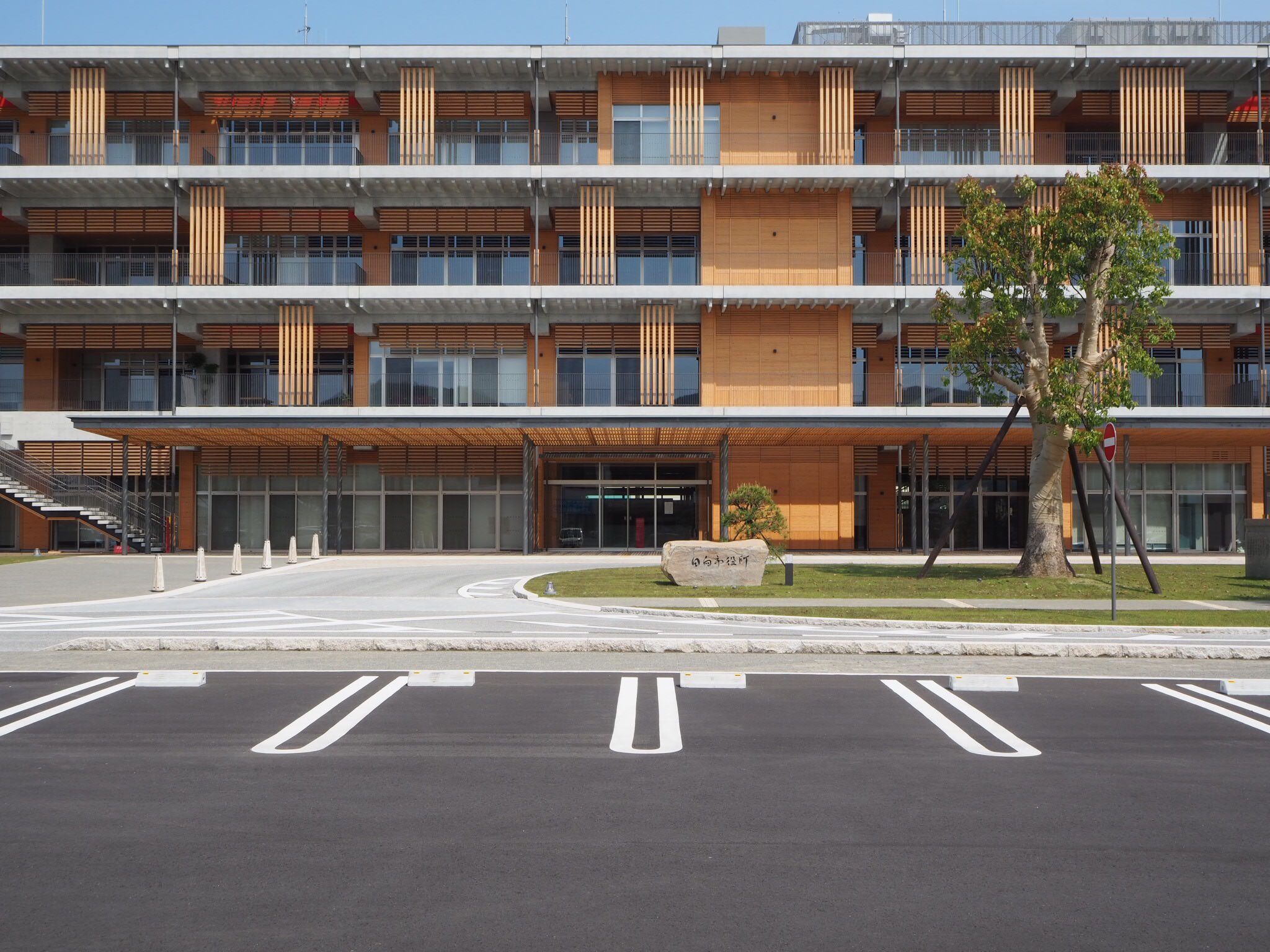 Yoshioka Kosuke 吉岡紘介 ガード材としての木 確かにトラテープやクッション材を巻かれてしまうよりはずっといい T Co Hxxtlbqf0i Twitter