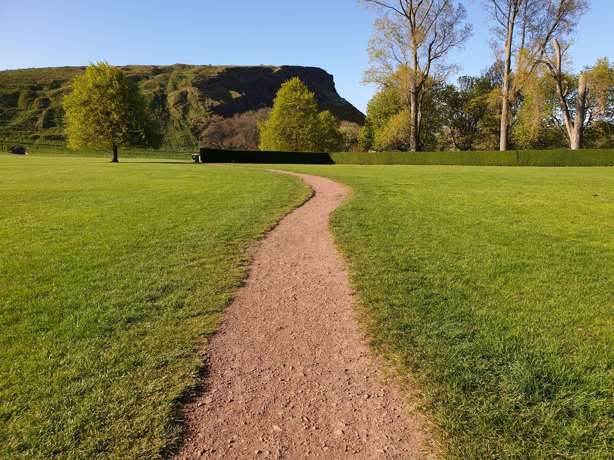 MicrosoftCallum's tweet photo. Glorious day today in Edinburgh! https://t.co/ttpUoee77f