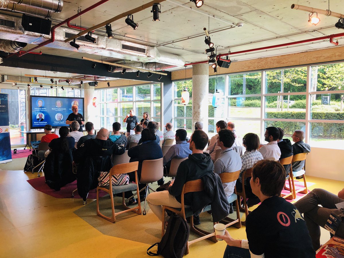 BeMyAppFR's tweet photo. Mario Campolargo speaking about the bottom push-up of OSS use. At EU-fossa 2 hackathon this weekend, over 40 highly skilled and motivated people are working towards improving and contributing to open source software! #FOSShackathons #hackathon #brussels #apache #eufossa @EU_DIGIT https://t.co/89qe0E5WV0