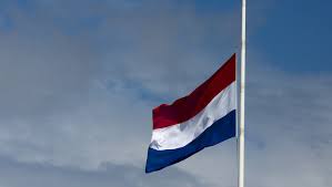 Het blijven bijzonder teksten. Speciaal op deze "vierde mei"

Den vaderland getrouwe, blijf ik tot in den dood.

De tirannie verdrijven, die mij mijn hart doorwondt.