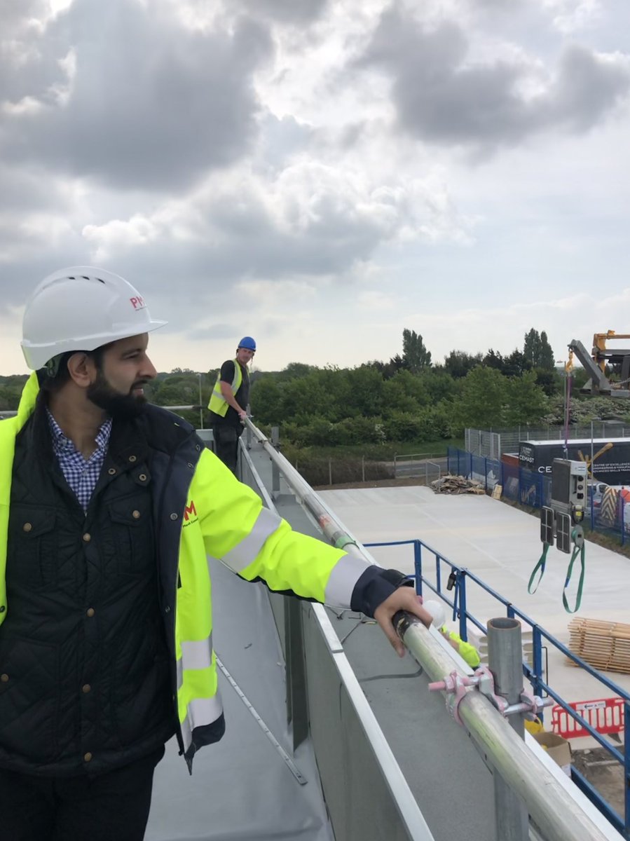 PeterMarsh_PMC's tweet photo. Cladding underway and flat roof being installed on our @FarehamCollege @FC_CETC project. Very productive and positive site meeting with @AmiriConstruct @BlanchardWells yesterday #collaboration #onprogramme #constructionskills @solentlep https://t.co/K7oaYngqhq