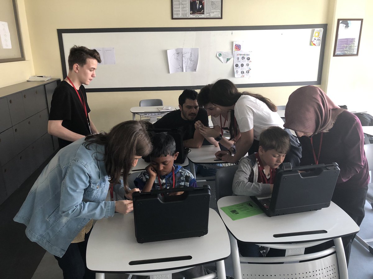 “Nedir bu arduino?” Atölyesi Mecidiyeköy Final Anadolu ve Fen Lisesi tarafından gerçekleştiriliyor. #ielevmakerfaire2019