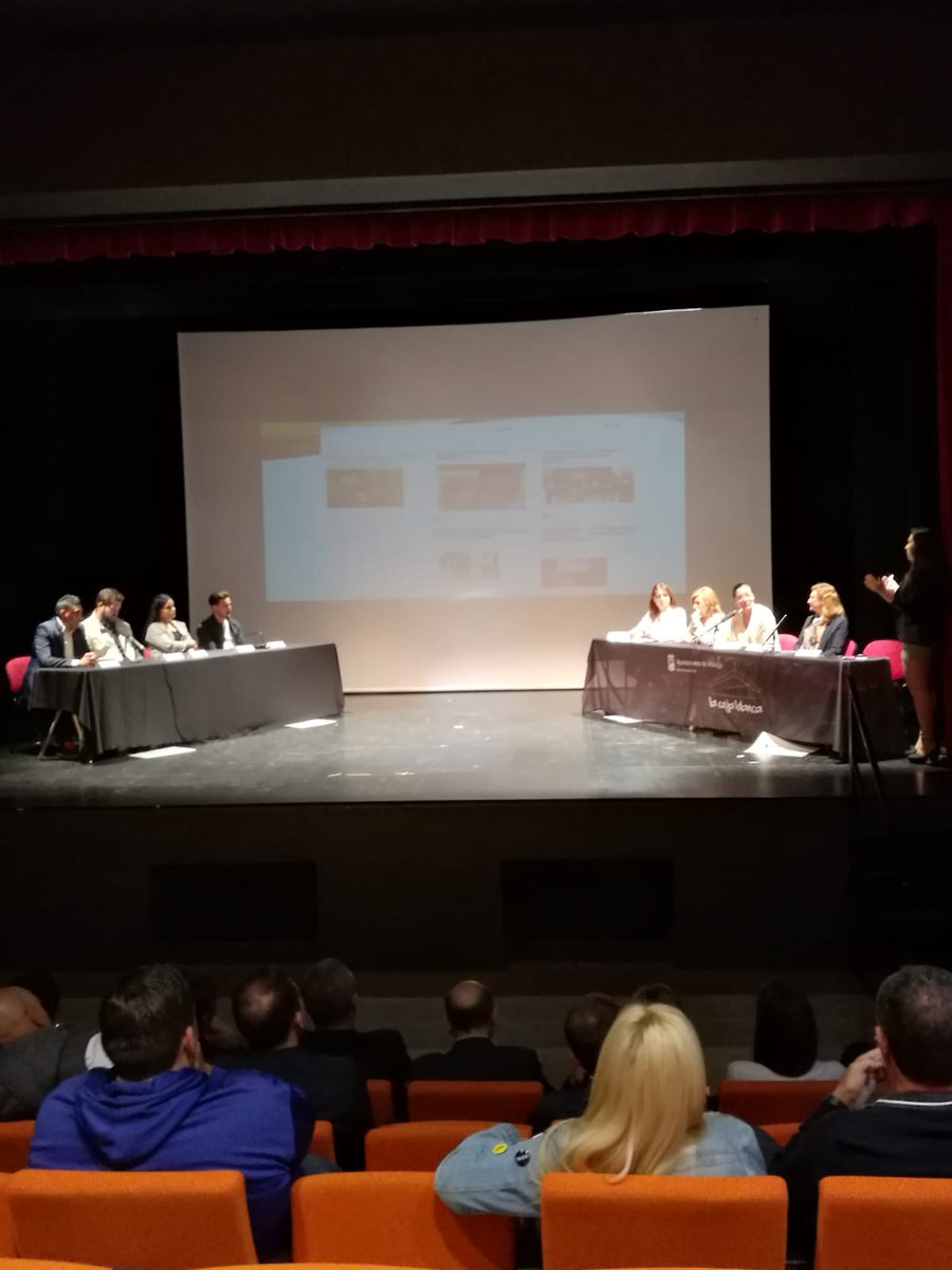 trynap_'s tweet image. Estamos en @LACAJABLANCA en #viveeldeportevivemalaga aprendiendo y hablando sobre deporte, mujer y Málaga.