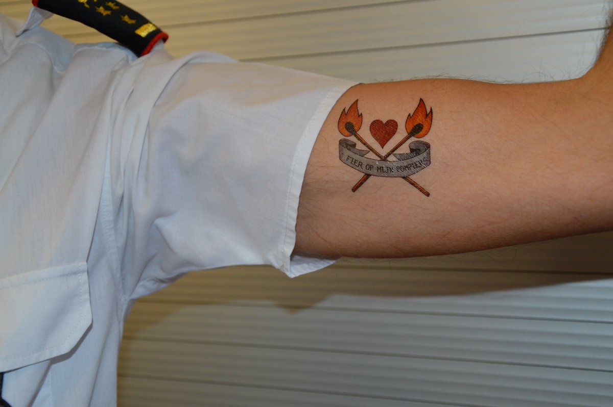 KoenBollen's tweet photo. De brandweer steeds paraat! Ook op #dagvandebrandweer. #fieropalmijnpompiers bij @BZKempen (kijk maar naar aangepaste tattoo). Jullie maken elke dag het verschil. #InternationalFirefightersDay. https://t.co/UYeKOunyU9