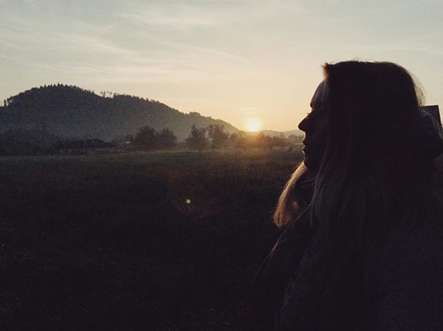 Dziś kończę 30 lat. Czas pędzi nieubłaganie, a mi pozostaje się tylko cieszyć, że podobno wyglądam raczej na 20! Za każdym razem, kiedy myślę sobie, że chyba już nic mnie w życiu ciekawego nie czeka - ono mnie zaskakuje. Na kolejne 10 życzę sobie więc, b… bit.ly/2VdoThl