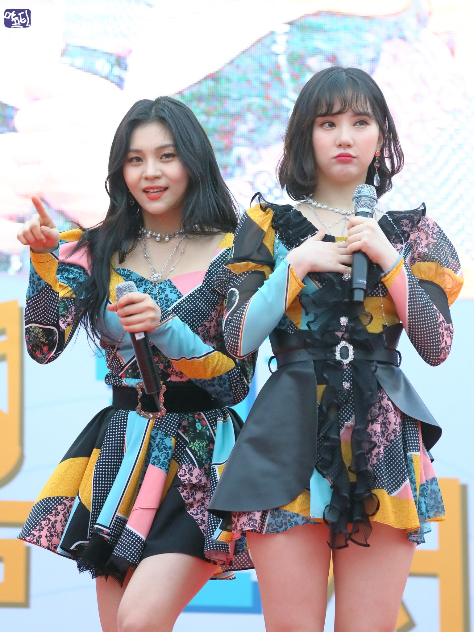 D5tej9qU8AEUsms.jpg:large