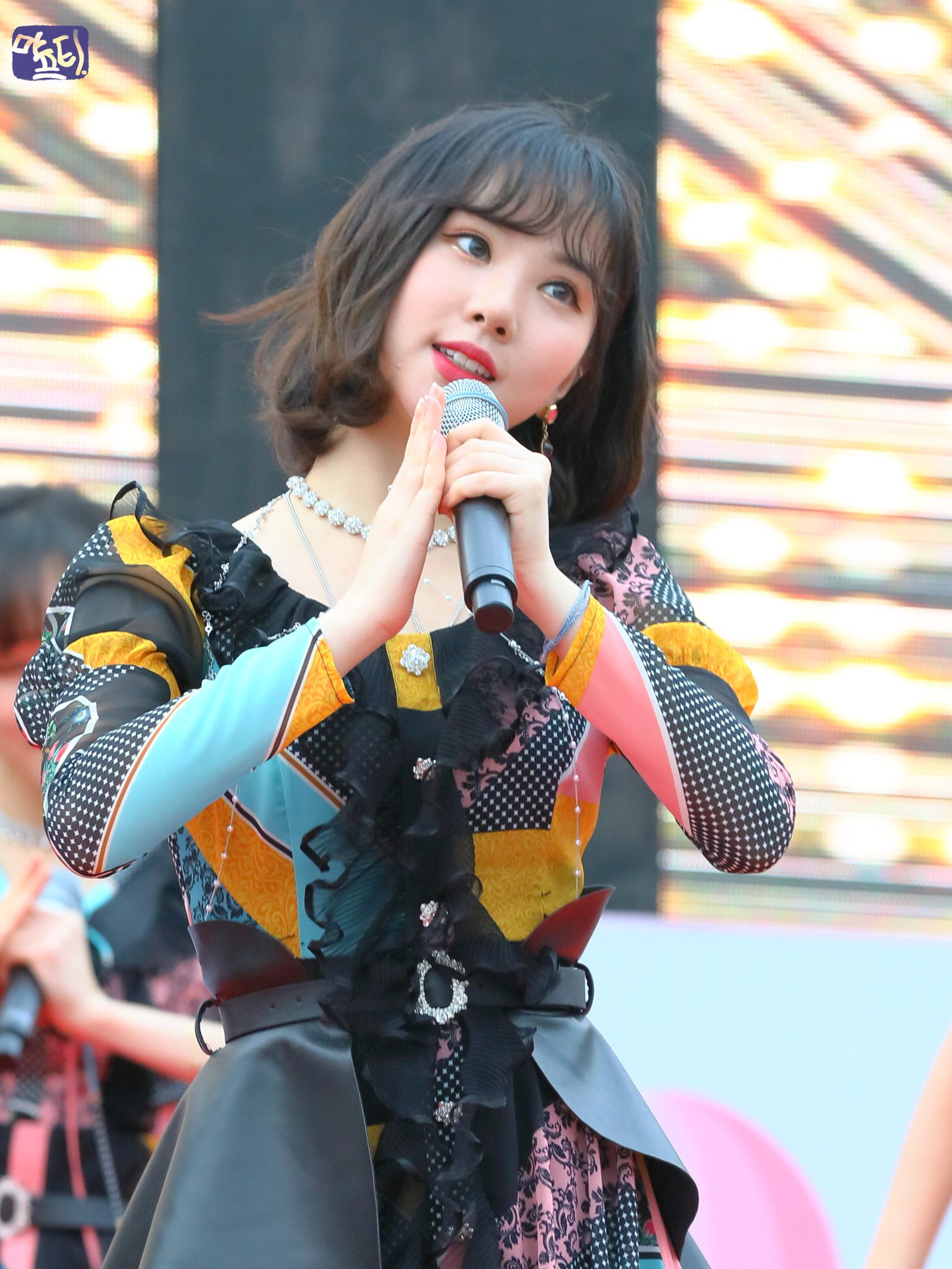 D5tejpiUUAElgRJ.jpg:large