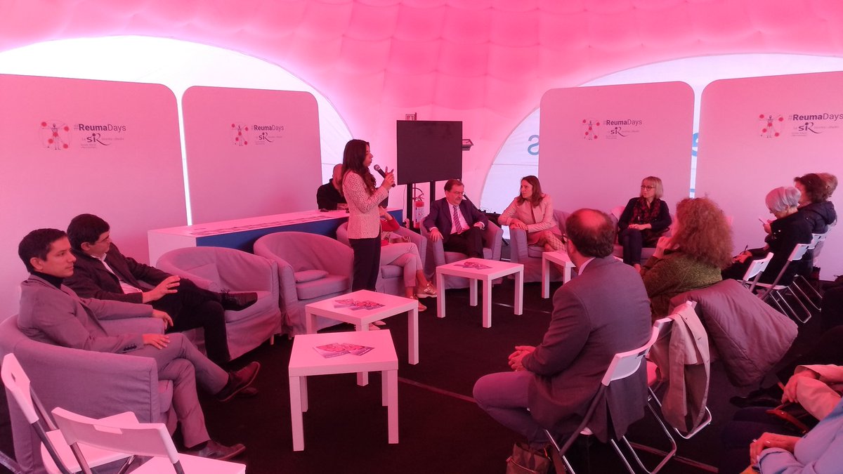 AMaRPiemonte1's tweet photo. La Consigliera Caputo porta i saluti del Consiglio Regionale ai partecipanti al #Reumadays di Torino https://t.co/Hgdjl4Wtar