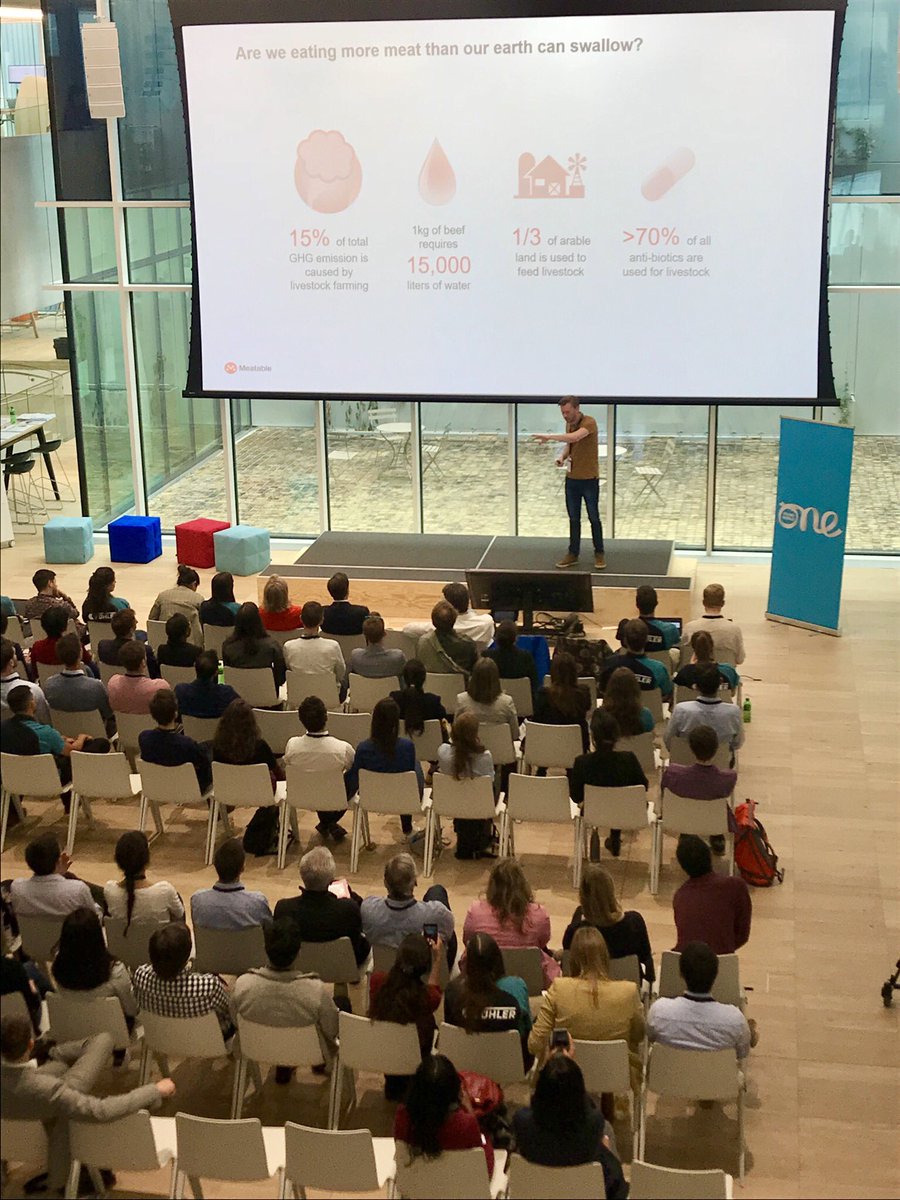 Buhler_Group's tweet photo. 👉15,000 l of water needed for 1kg of beef 
👉1/3 of arable land used to feed livestock
👉15% of #GHG come from livestock farming
👉over 70% of antibiotics are used for livestock
 
Eye-opening insights from Dan Luining, CTO of @itsmeatable at the #OYWBuhler caucus. https://t.co/JTGrOR8SXj