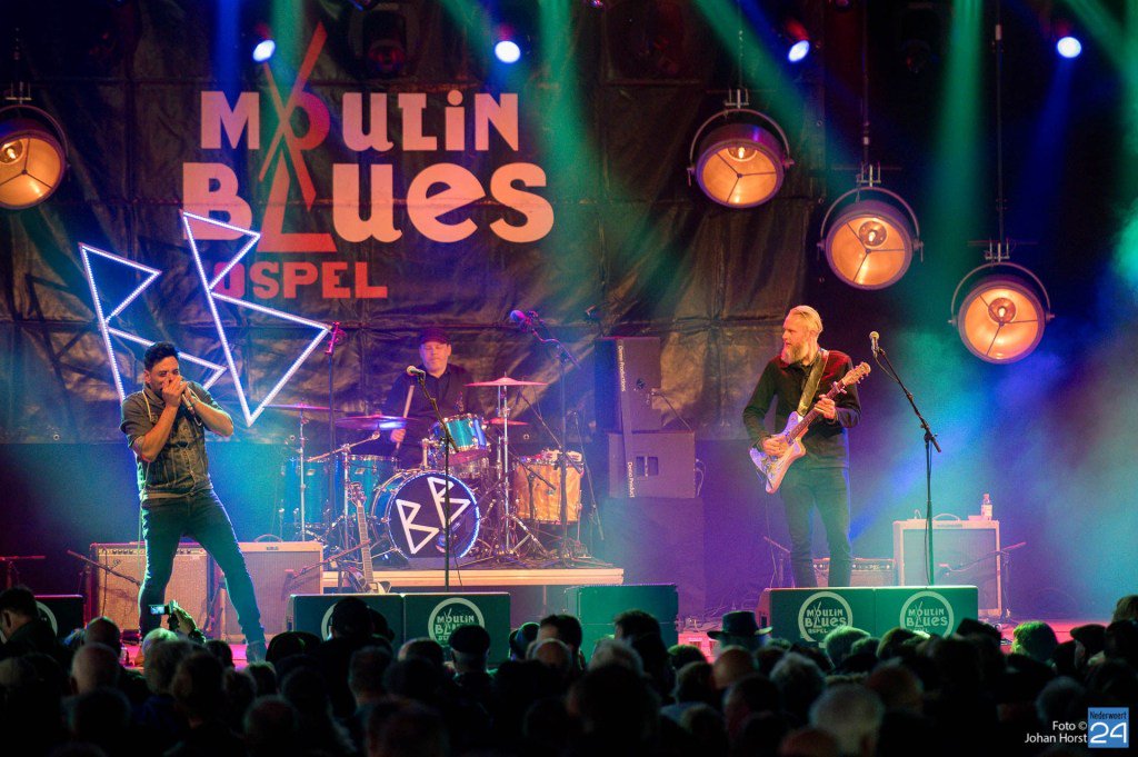Nederweert24's tweet photo. Moulin Blues vrijdag (Foto's/Deel I) https://t.co/NgF4Sha0SG https://t.co/WHd1uY1Hm7