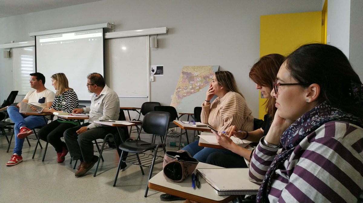 FMRPc's tweet photo. Trobada del Secretariat d'Escola Rural a la FUB. Referent a Europa, trobada de molts territoris i ZER. S'exposen els projectes i grups de treball, entre ells l'@Erasmus_Project #FOPROMAR https://t.co/7nW3k9pbUw