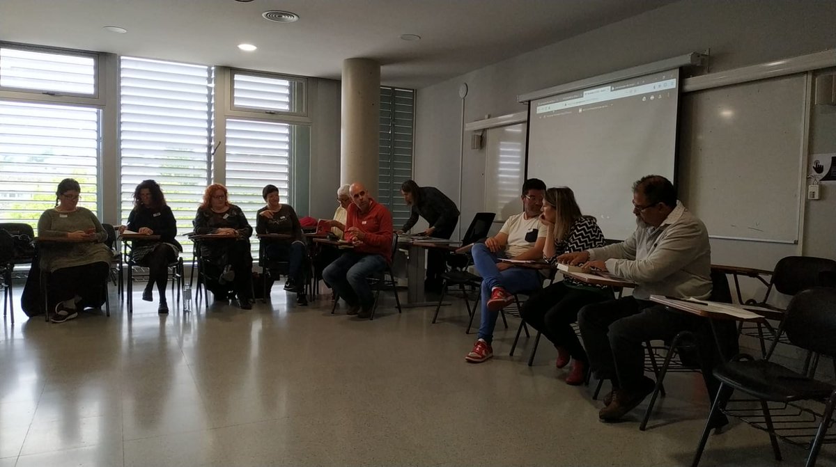 FMRPc's tweet photo. Trobada del Secretariat d'Escola Rural a la FUB. Referent a Europa, trobada de molts territoris i ZER. S'exposen els projectes i grups de treball, entre ells l'@Erasmus_Project #FOPROMAR https://t.co/7nW3k9pbUw