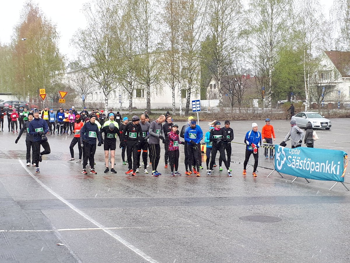 markku_hakola's tweet photo. Jyväskylän XXII Katujuoksun suojelijana allekirjoittanut ja tukijana @SpOptia.  @Saastopankki. @jkl_tapahtumia https://t.co/pC5pEIWndF