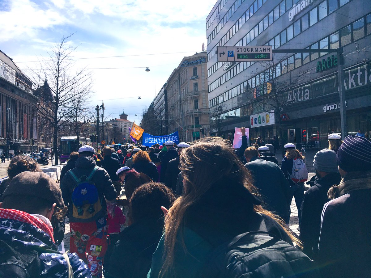 erikapal's tweet image. Nyt marssitaan 🚶‍♀️🚶‍♂️ #MarchForScience @ScienceMarchFI