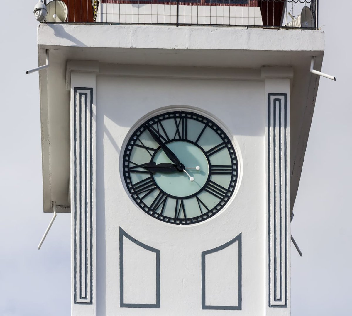 Service_Tamu's tweet image. Keunikan #jam #jamGadang #AndaTau #sumbar #berita Seharusnya angka IV tercetak III. Selamat memperhatikan.