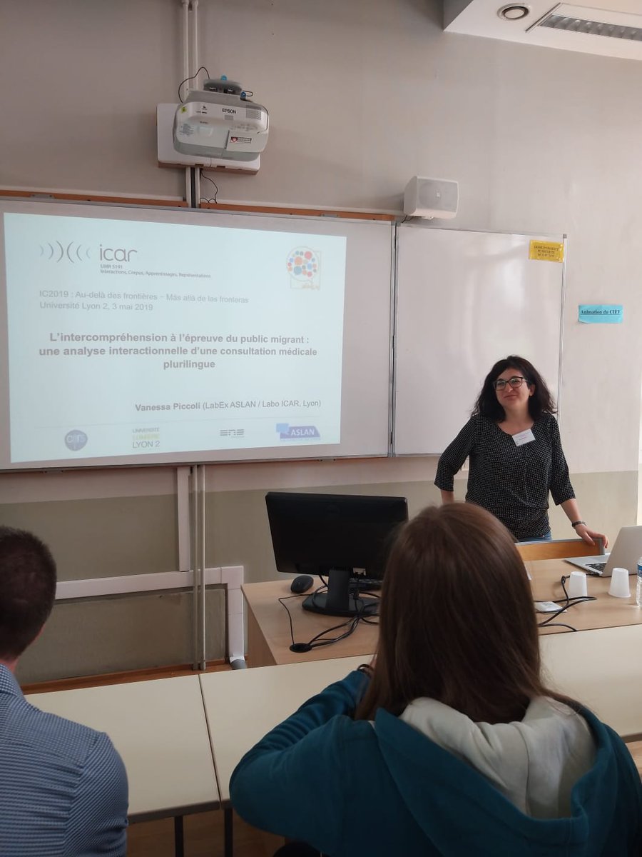 ProjetRemilas's tweet image. Vanessa Piccoli sur "L’ #intercompréhension à l’épreuve du public migrant : analyse interactionnelle d’une consultation médicale plurilingue" #IC2019 #interaction #plurilinguisme #linguistique @univ_lyon2 @LabexAslan @LisIcarLyon