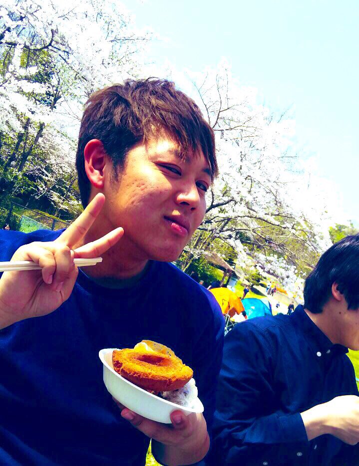 roast_quality's tweet photo. メンバー紹介
くま

コーラス1.2.リード担当
高音ボイスが得意で  甘い歌声
経験値豊富で頼れる三回生 https://t.co/WdrcYHFO3J