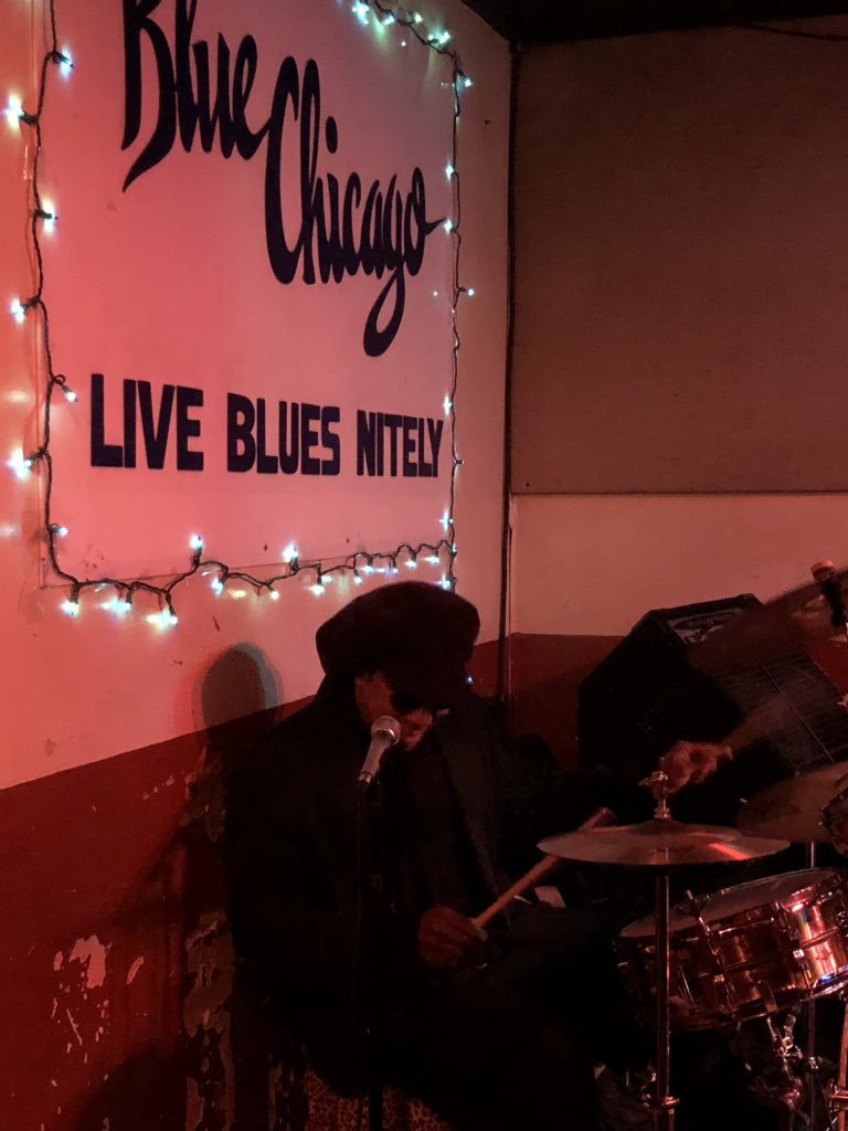 noeltoolan's tweet photo. #mykindatown #BlueChicago for blues & #ArbeBar for RnB decks #RiverNorth https://t.co/r9IZkwcEsn