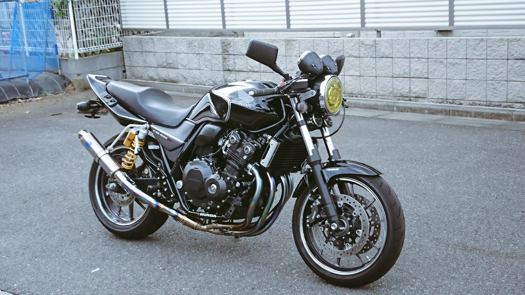 Dreamin とゆうことで 黒 シルバーに仕様変更しました Honda Cb400sf オリジナルカラー 黒はやっぱりカッコいい 美しい黒外装 Cbってカッコいいよね かっこいいと思う人rt このカスタム好きだよって人rt Cb乗りと繋がりたい Nc42