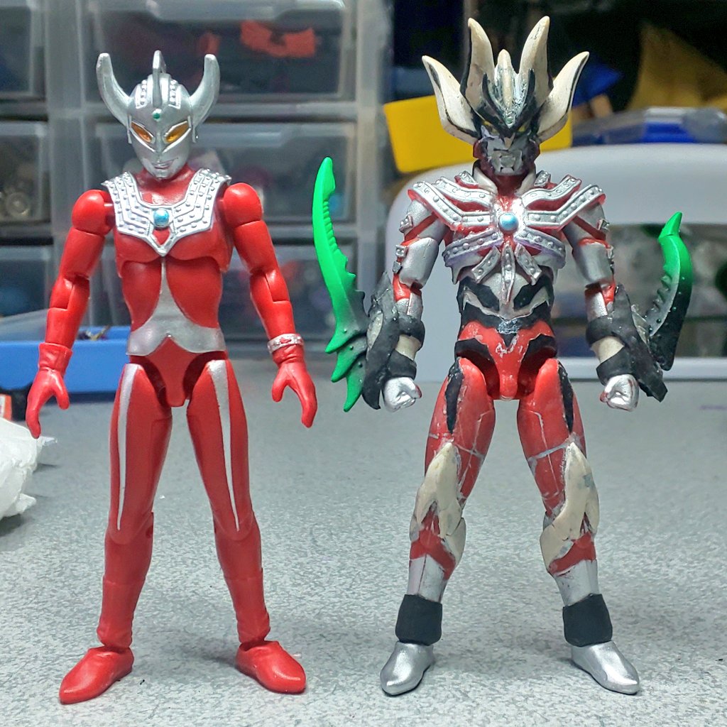 Mob 現状でウルトラマンのと比較をば ついでに可動範囲チェック プロテクターはソフビから移植なので腕の動きを邪魔ません 個人的イメージでもう少し背を高くしたいところなんですが ウルトラフィギュア改造同好会 掌動 超動 ウルトラダーク